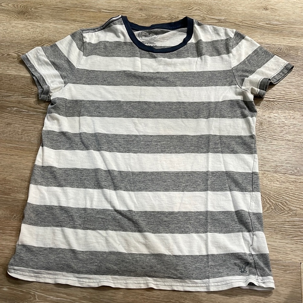 American Eagle Outfitters Tshirt